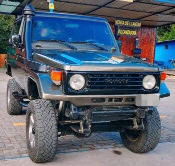 TOYOTA LAND CRUISER FJ70